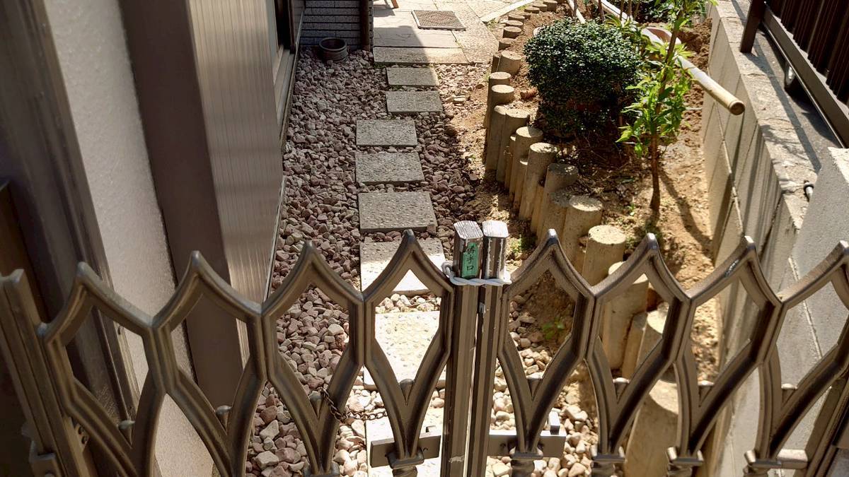 外構工事　門扉　周り