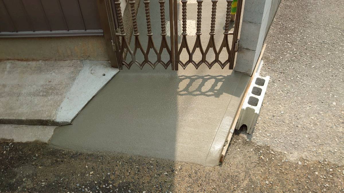 玄関周りのモルタル打設
