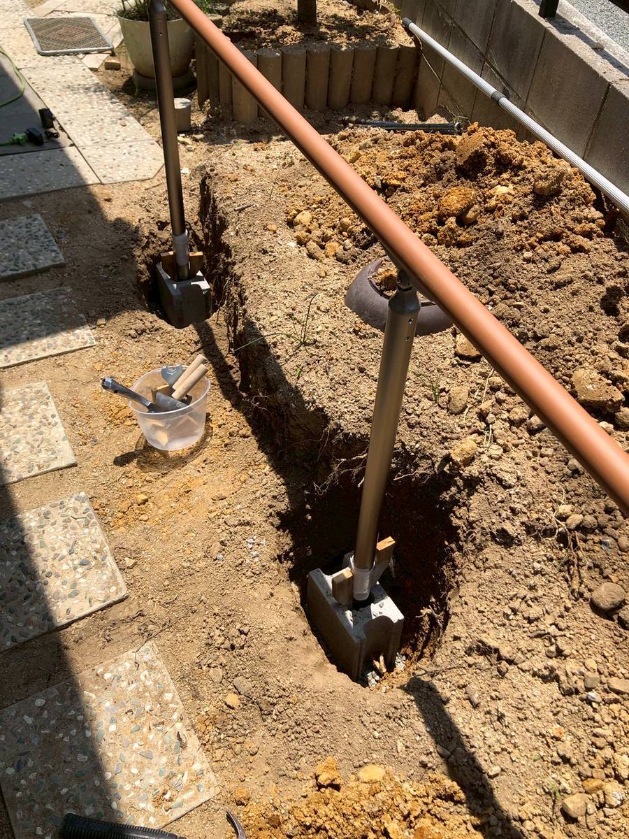 手すり柱の設置とモルタルでの固定