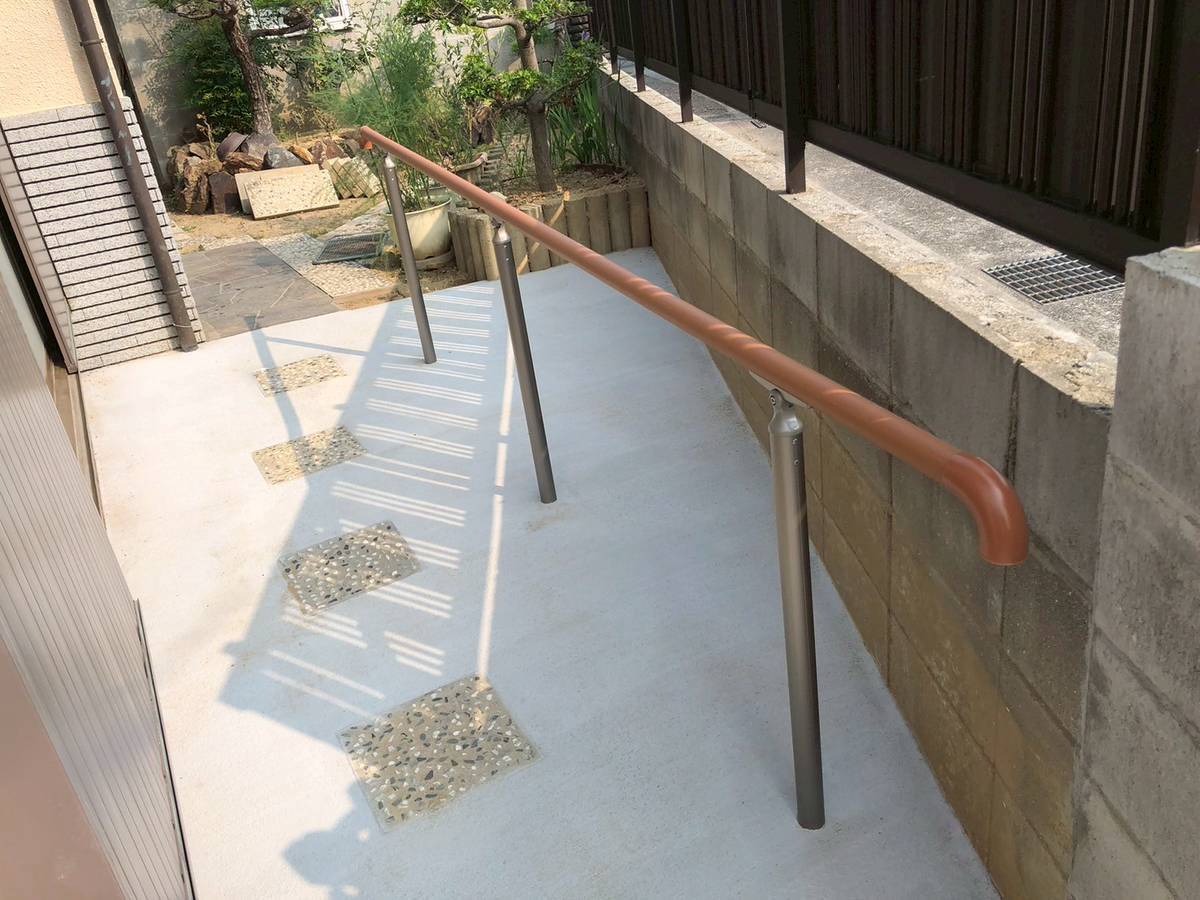 手すりの取り付け完了