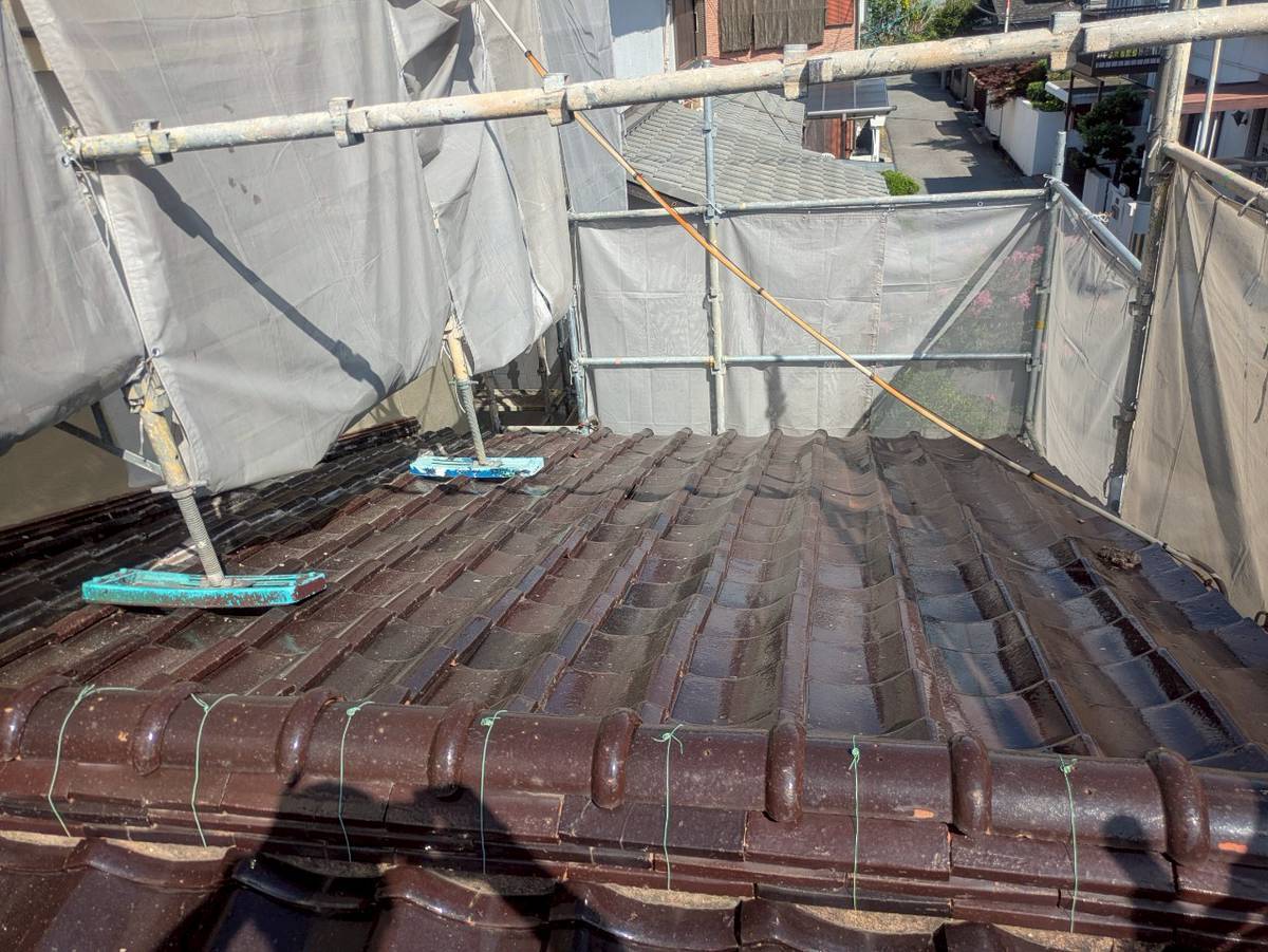 別の角度から見た、瓦撤去後の下地