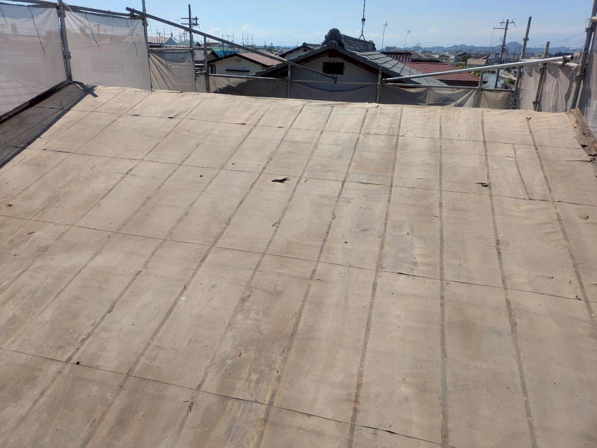 西脇市　屋根葺き替え工事　次回はこの上から新しい防水シートを張り、雨漏りに強い屋根下地を作っていきます