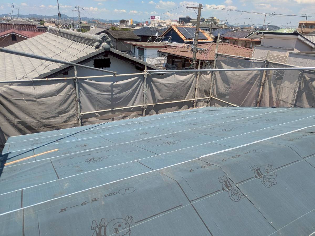 西脇市　屋根葺き替え工事　屋根材を葺く準備