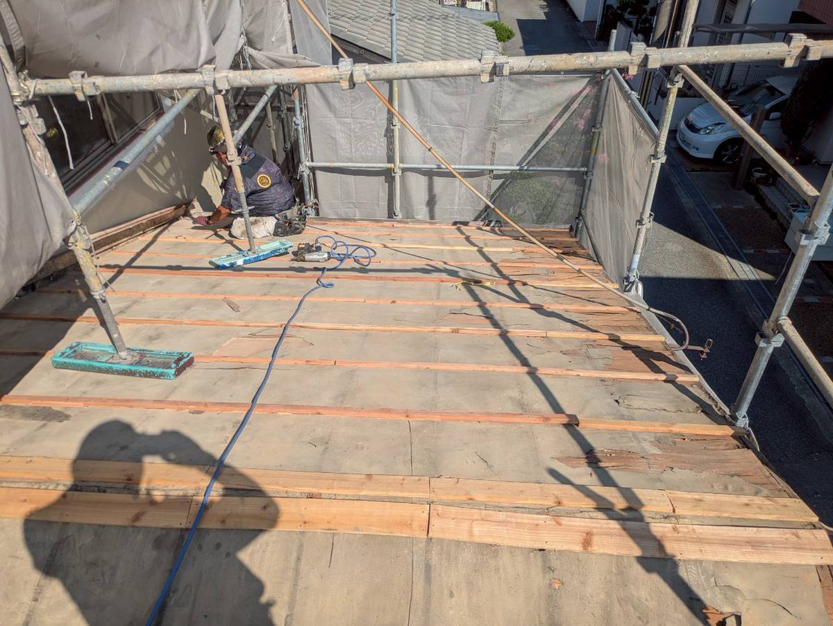 西脇市　屋根補修工事　構造用合板の敷設