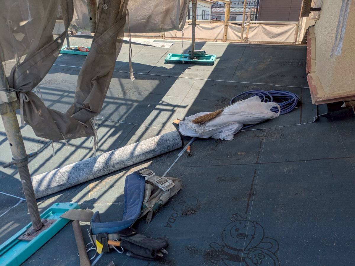 西脇市　屋根葺き替え工事　構造用合板で野地板を補強