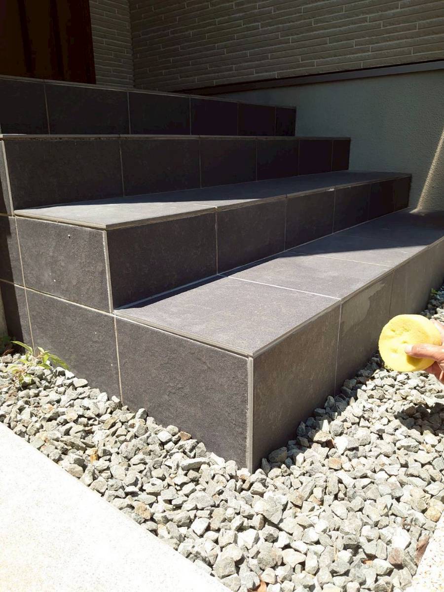 加古川市　タイル張り替え雹災害　仕上げ