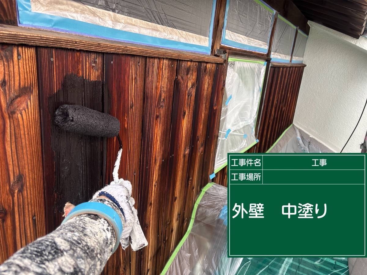 加古川市　外壁塗装　中塗り