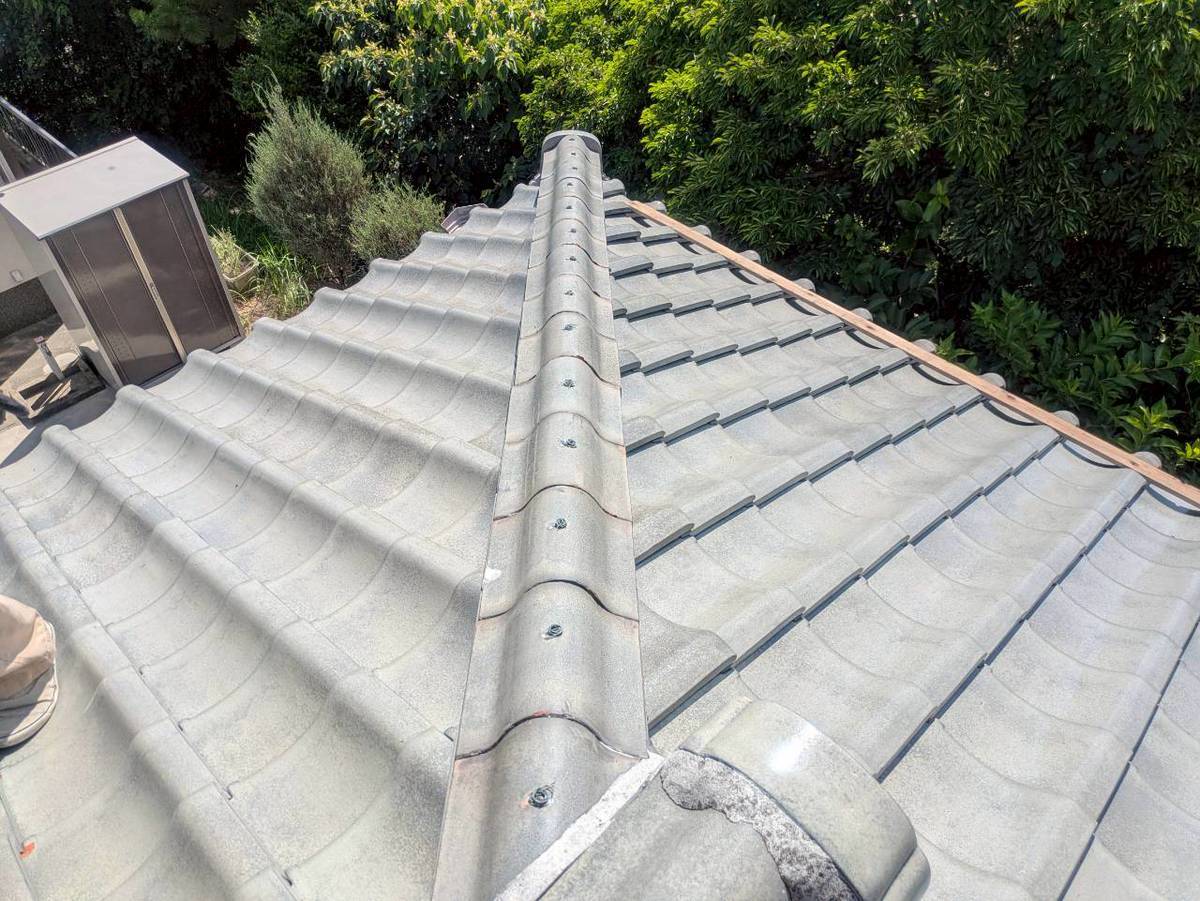 加古川市　屋根無料点検　冠瓦のビス緊結状態と耐風性の確認