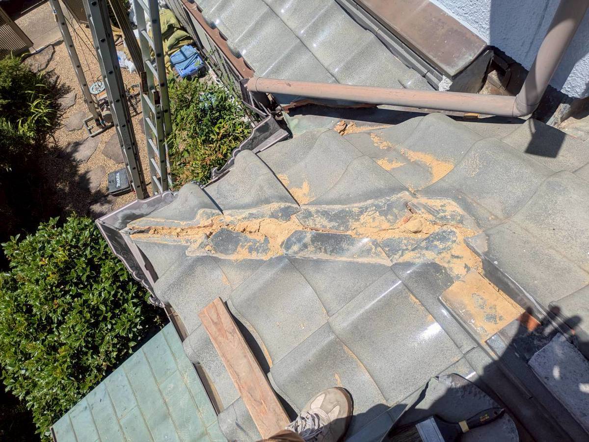 加古川市　雨漏り修理　棟瓦撤去後