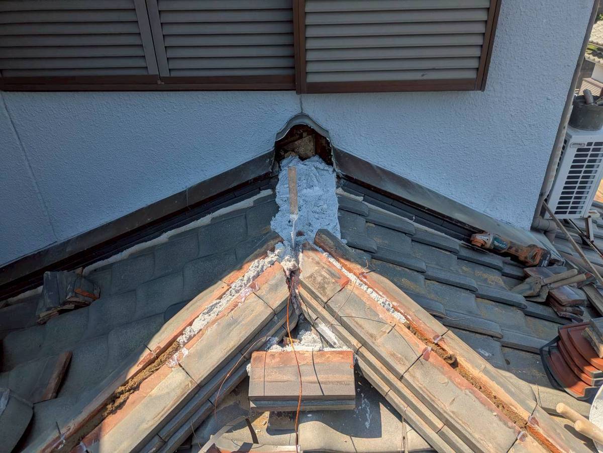 加古川市　棟積み直し工事　棟の解体隅棟の補修