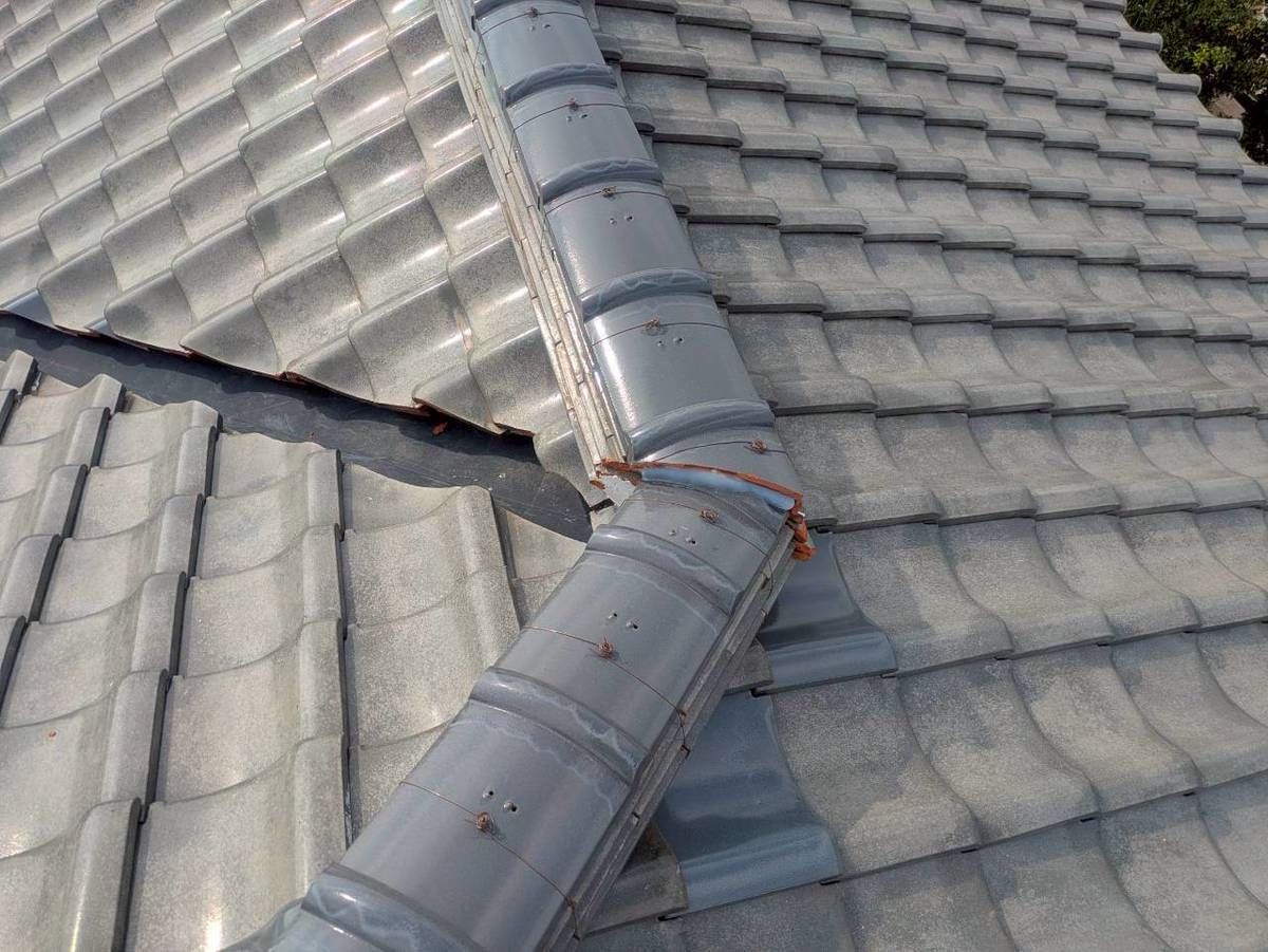 加古川市　雨漏り修理　取り合い点検と瓦の選別