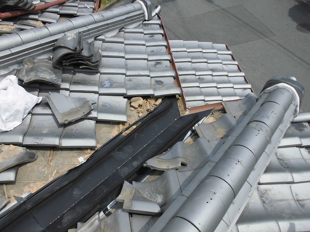 明石市　ガルバリウム銅板　施工中