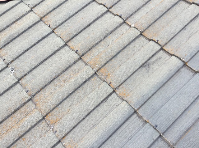 経年劣化が進んだ乾式セメント屋根