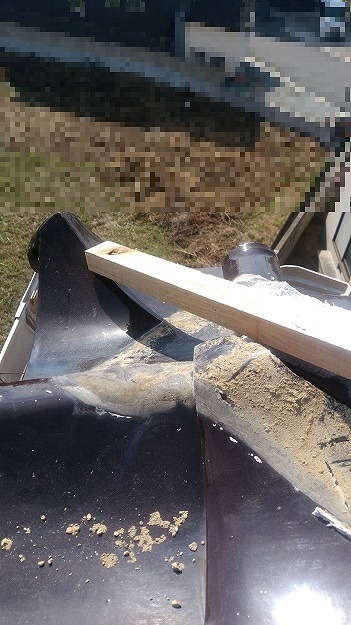 棟金具と角材の設置