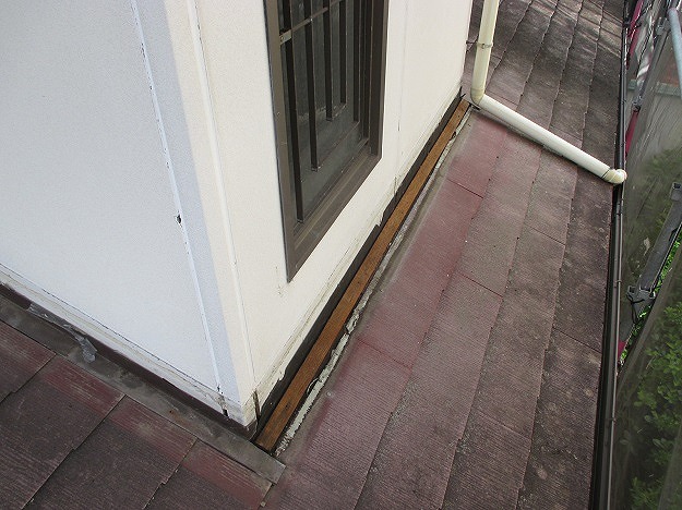 壁際雨押え板金撤去後