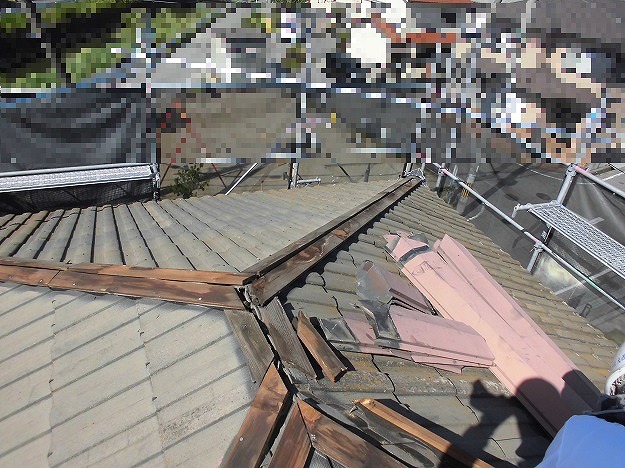 経年劣化が進んだ棟木下地