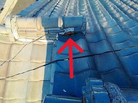 加古川市にて雨漏り修理を行った瓦屋根の棟部分