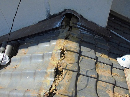 加古川市の雨漏り修理にて本棟解体を行った状況