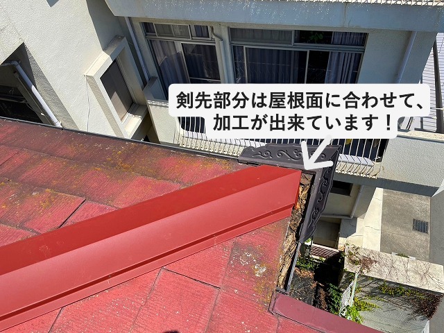 神戸市西区にて隅棟板金の加工の様子