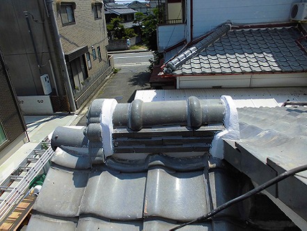 加古川市にて雨漏り修理を行った瓦屋根の棟積み直し後