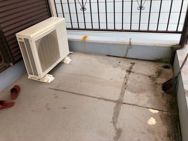 加古川市　ベランダ　雨漏り　施工前
