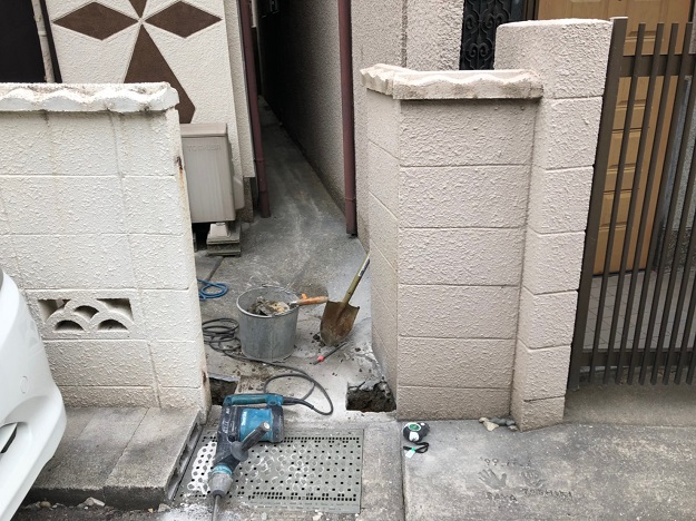 勝手口まわりの解体作業