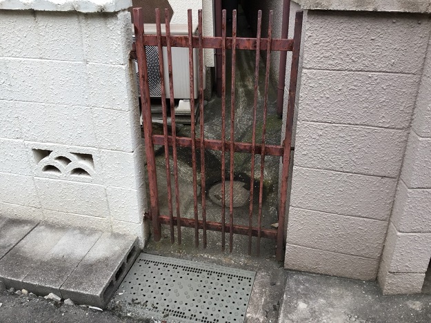 勝手口門扉の劣化状況