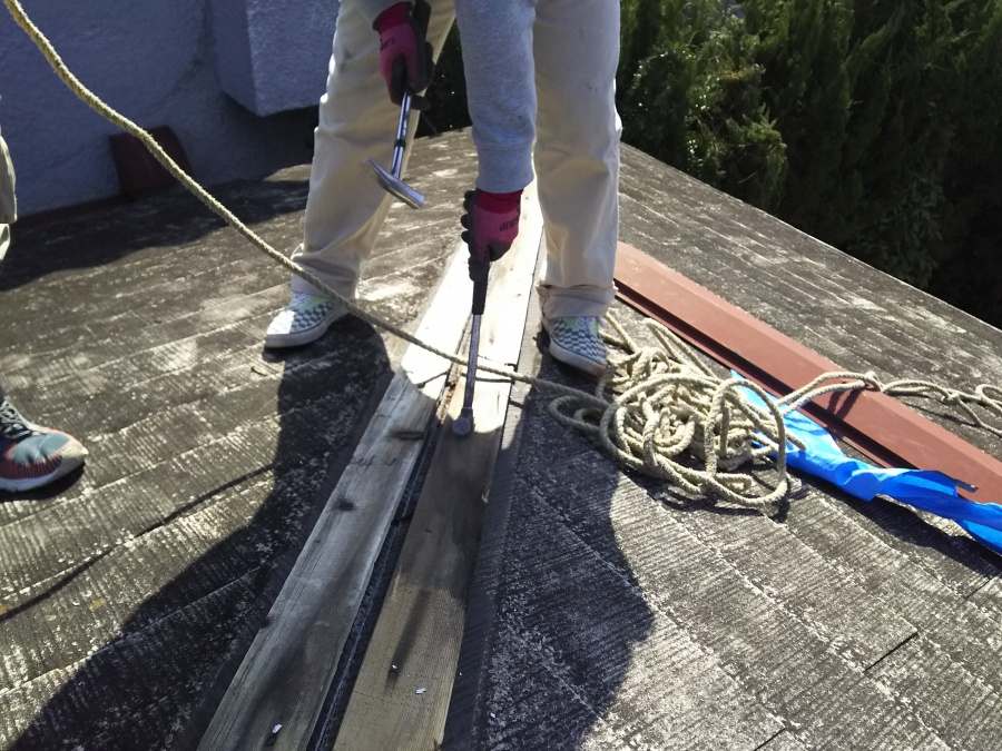 棟下地貫板の撤去作業