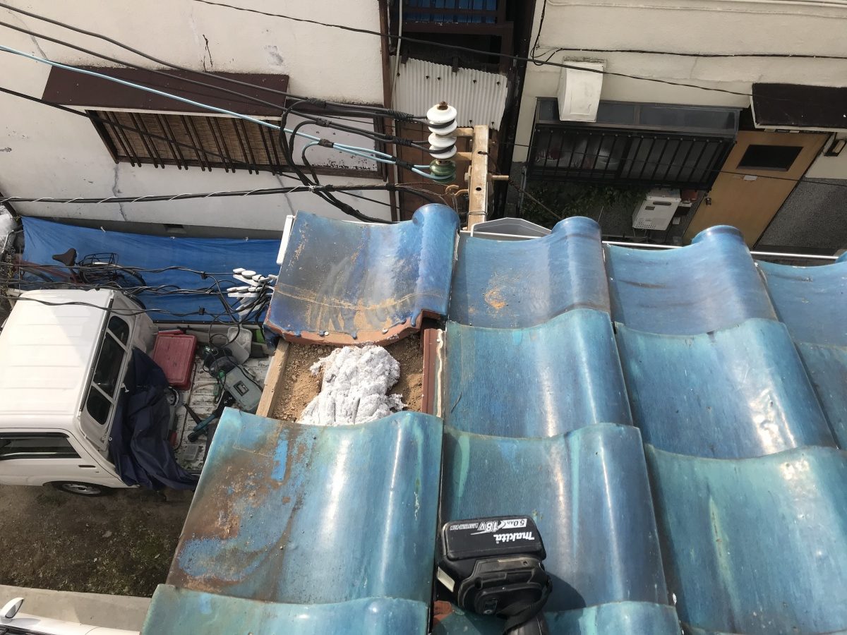 なんばんを瓦の土台として使います。