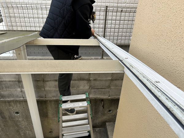 押さえ材の撤去