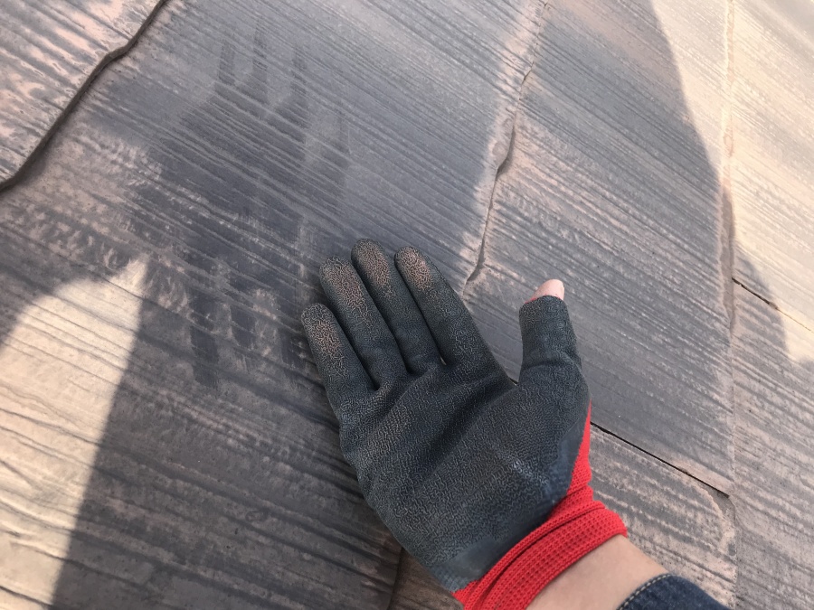 屋根塗装前　塗膜のチョーキング