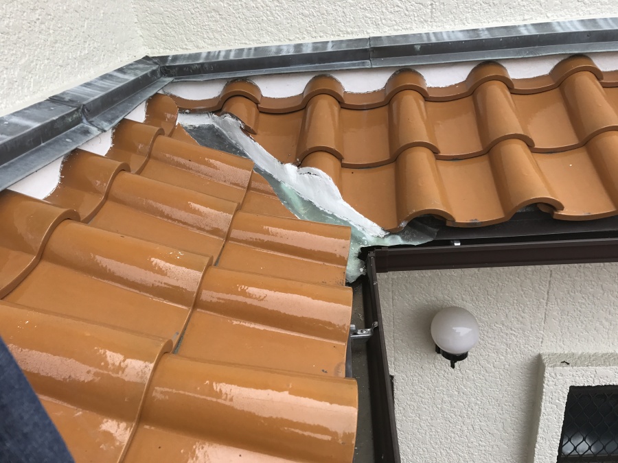 雨漏り個所直上の谷板金部です