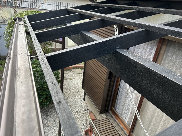 テラス木軸も塗装してあります。