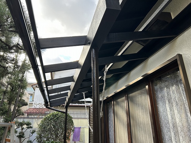 塗装工事の際に波板を外したテラス