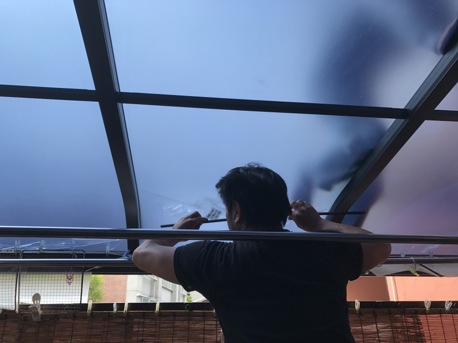 新しく熱遮断折カーボネートをつけます！