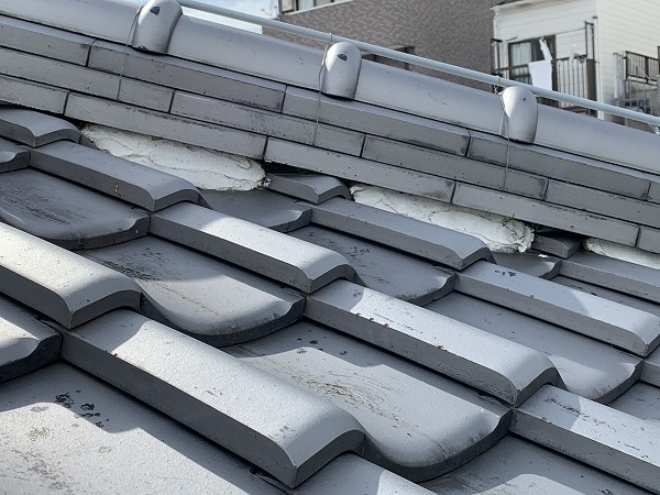 棟面戸の漆喰の隙間がとても多い