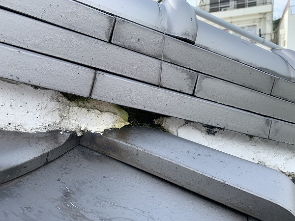 棟面戸の漆喰の隙間