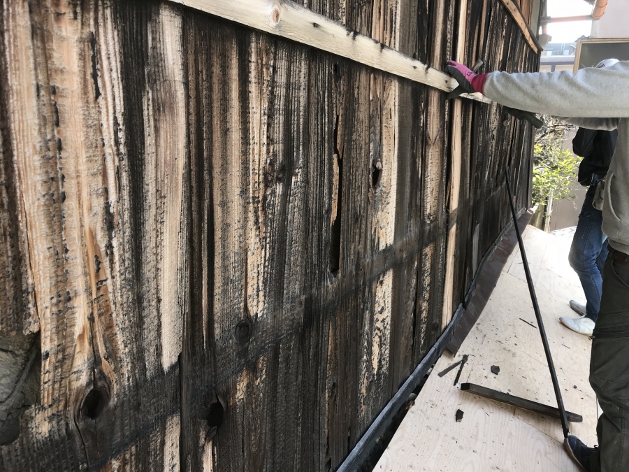 外壁焼き板の捲り