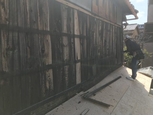 外壁を解体していきます。