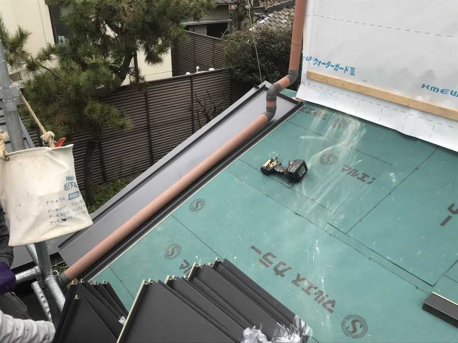 1枚目の立平を取付ます。