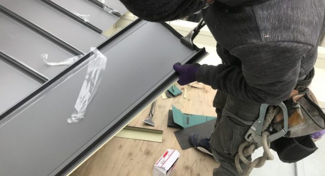 立平は壁際側を現場で立ち上げ処理をします。