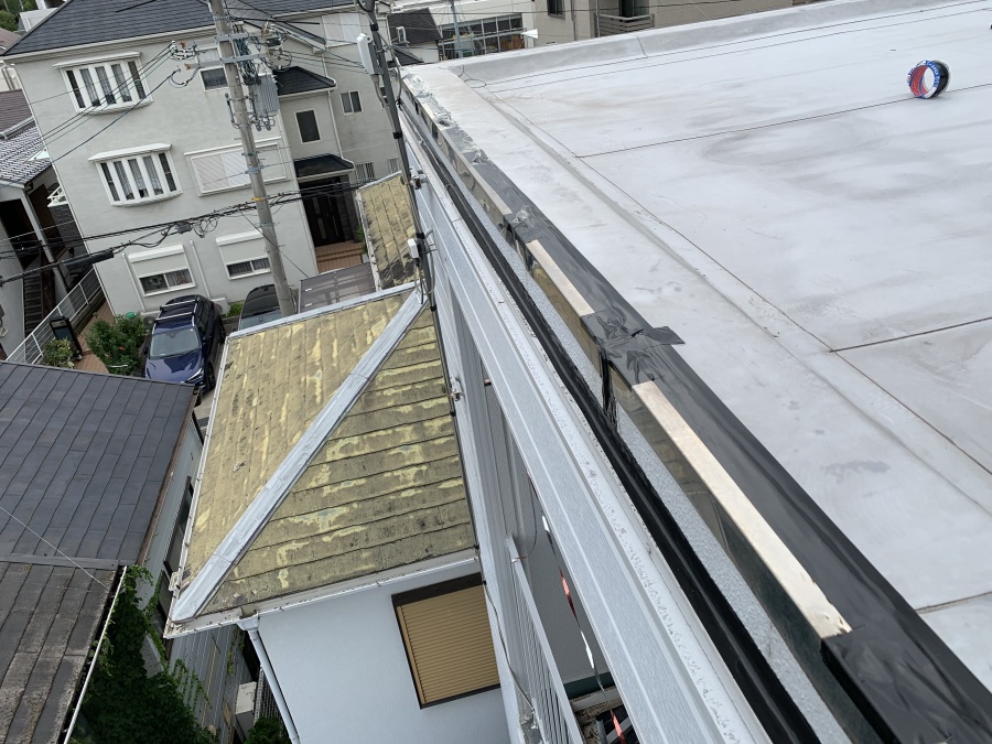 屋根修繕で防水テープを使い着工までの養生