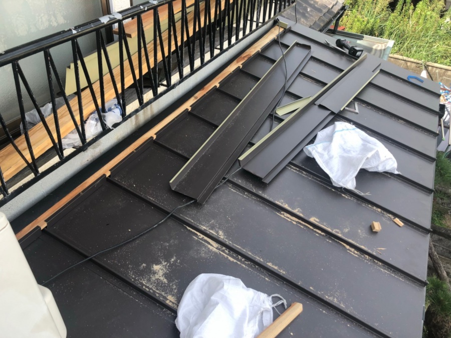 葺き替え工事立平葺き　立平敷き込み完了