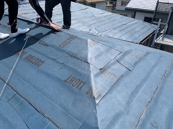 片面粘着ルーフィング(防水シート)貼