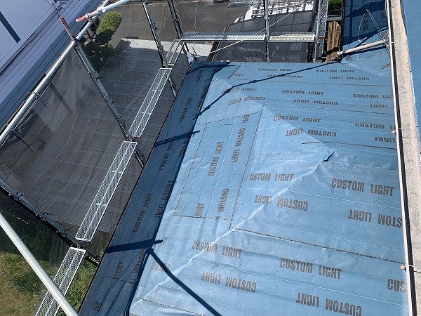 下屋根片面粘着ルーフィング(防水シート)貼完成