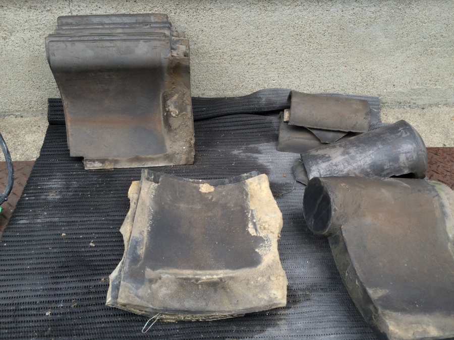 土葺きの屋根瓦の捲り