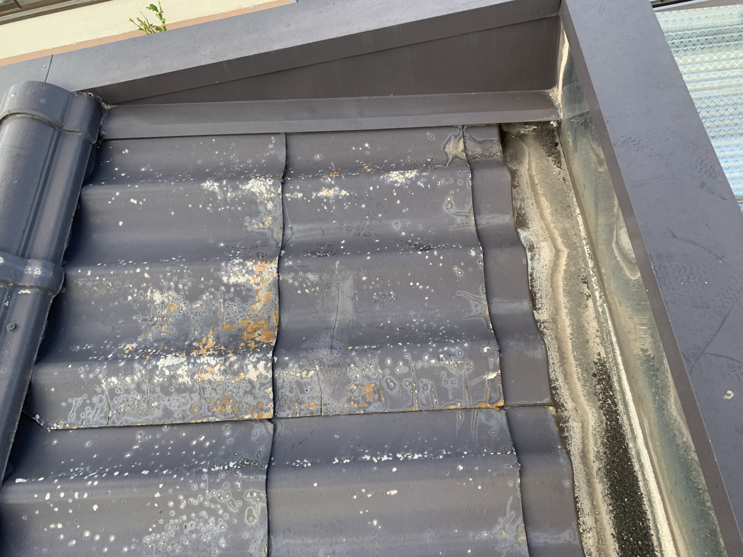 かわらU屋根ひび割れ