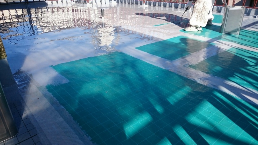 ウレタンを流し込んでいきます！