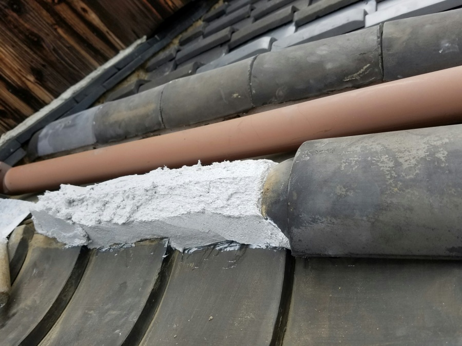 土葺き屋根下り丸瓦積み直し