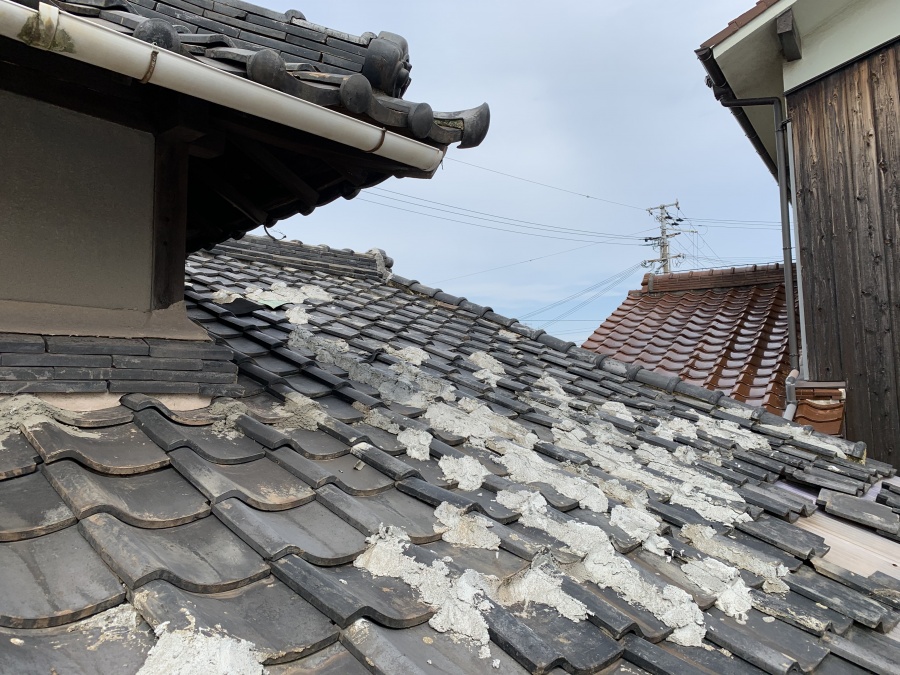 雨漏り修繕工事　瓦屋根工事前